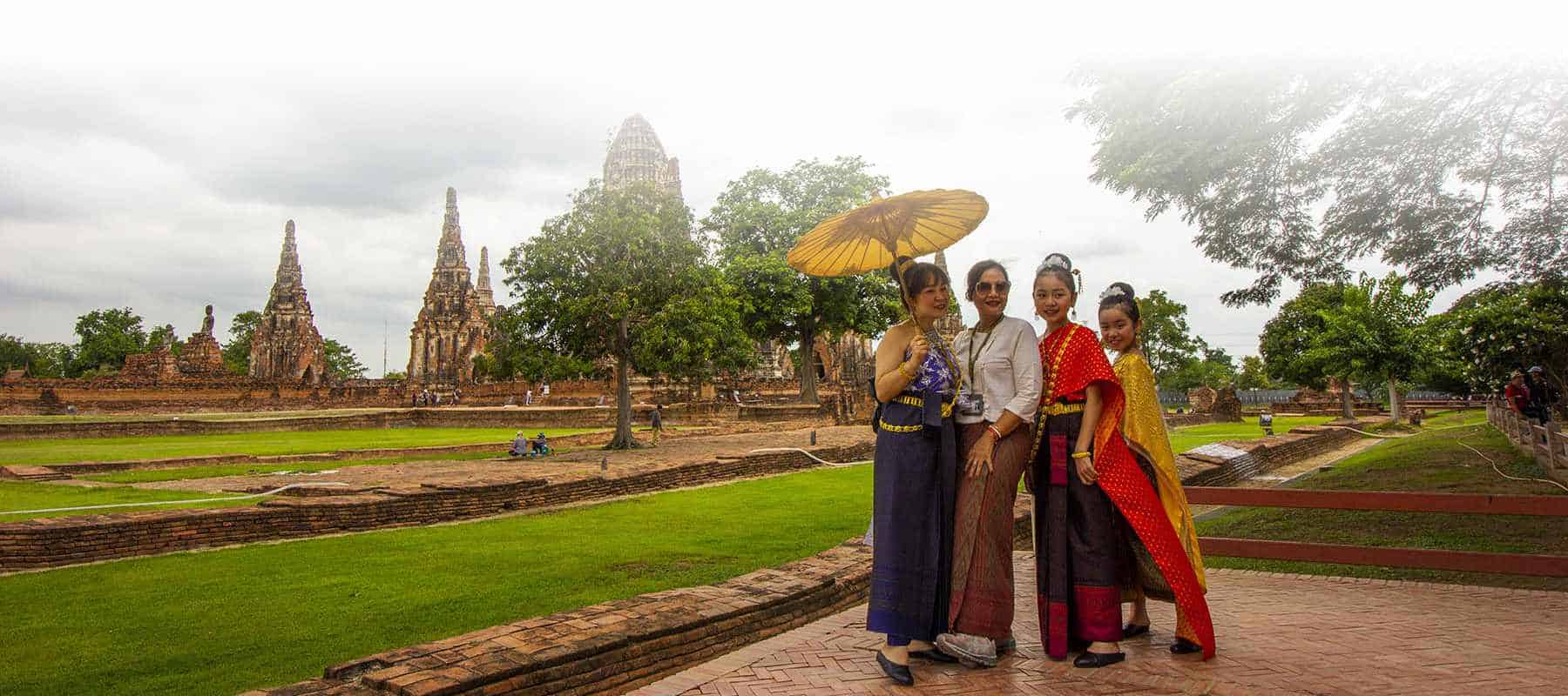 ayutthaya temple dress style